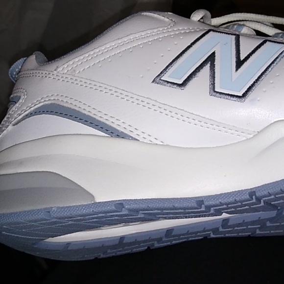 New Balance Women's 608 V5 Size 10.5 - Picture 5 of 5